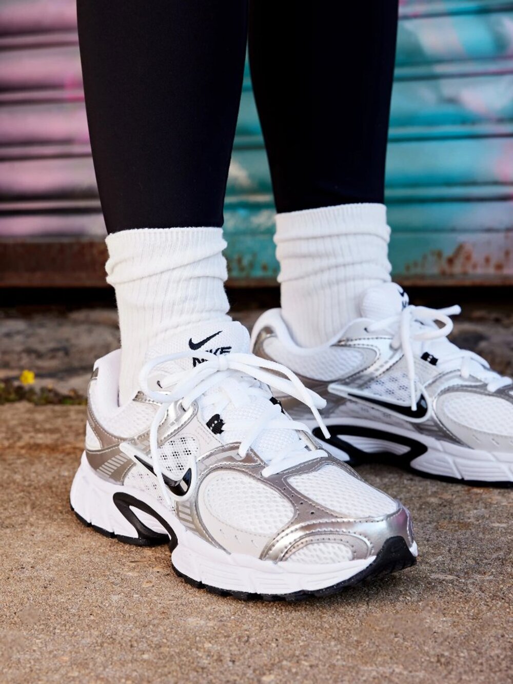NIKE Womens White Metallic Silver Vast Gray Black V5 RNR Sneakers HQ7901-107 7.5